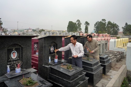 Tảo mộ trong tiết Thanh Minh