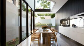 Tránh đặt phòng ăn gần cửa ra vào